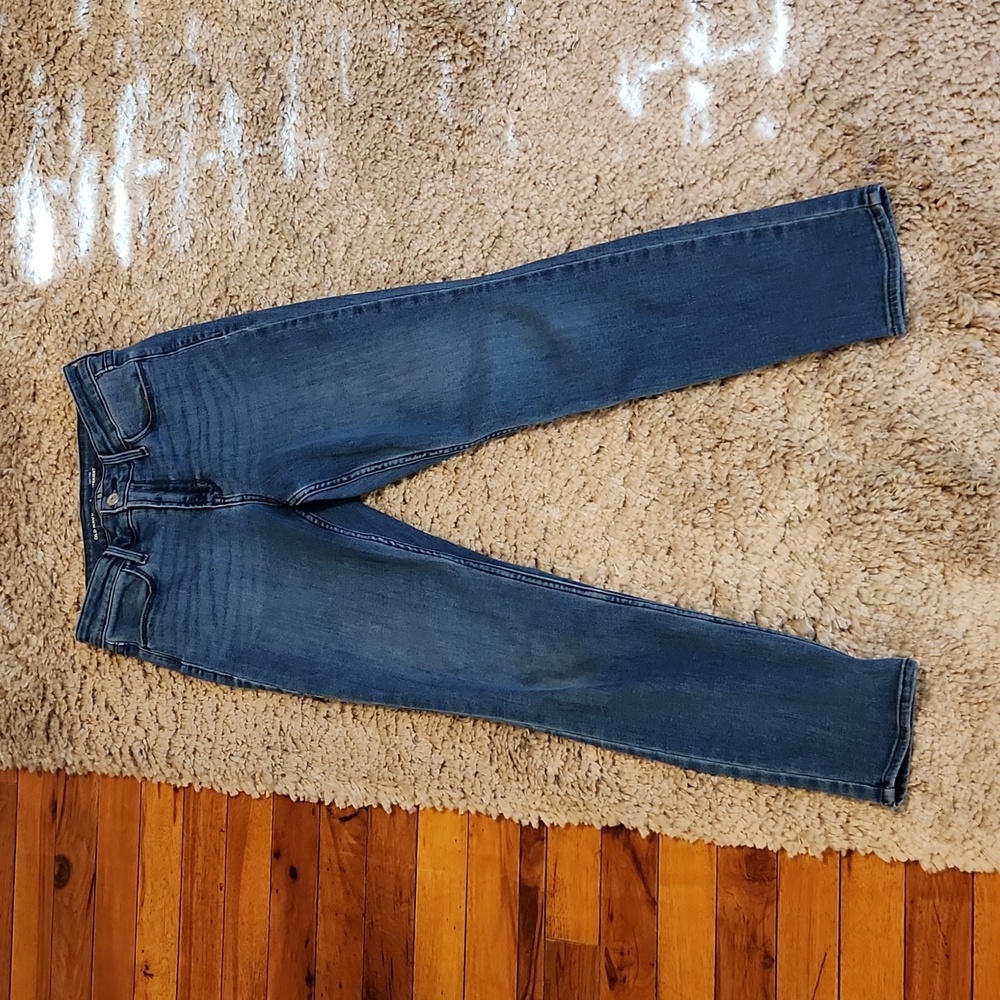 Old Navy Wow high-rise straight jeans, size 2 short